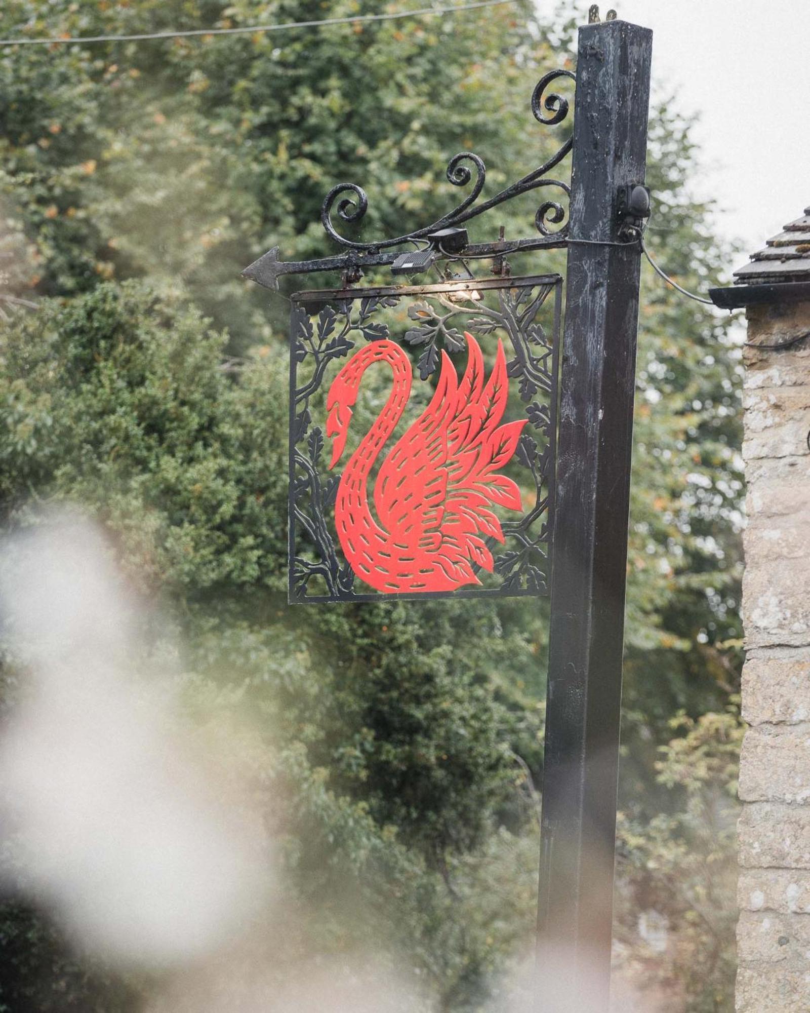 The Swan Inn Shipton under Wychwood Exterior foto